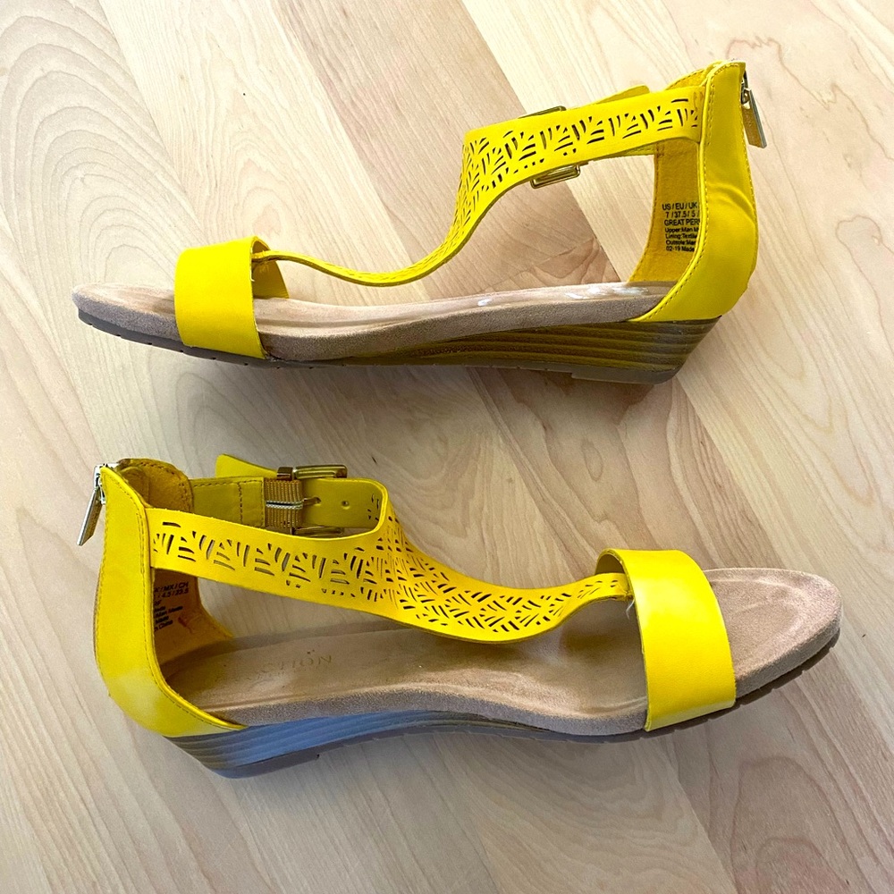 Kenneth Cole Sandals